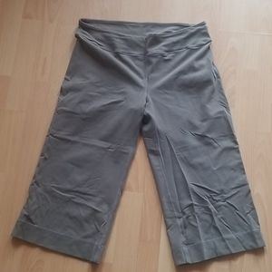 Lulu Lemon Olive Capri